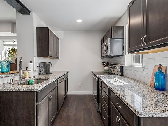 5th image of 324 Prospect St