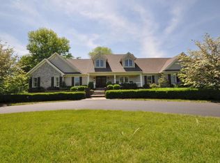 2704 Cave Spring Pl, Anchorage, KY 40223