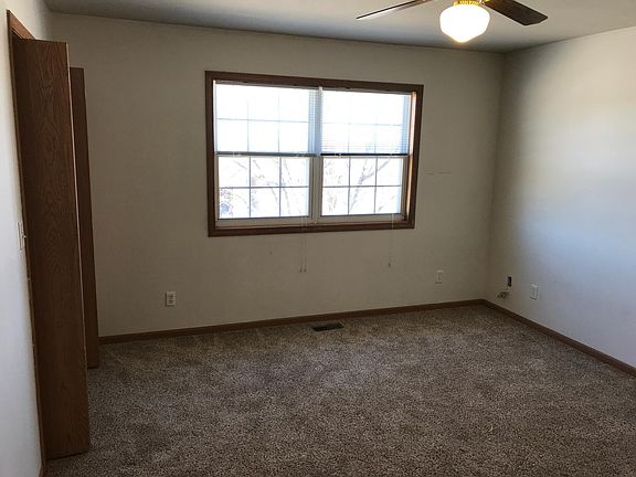 4th image of 24 Dawson Cir #B