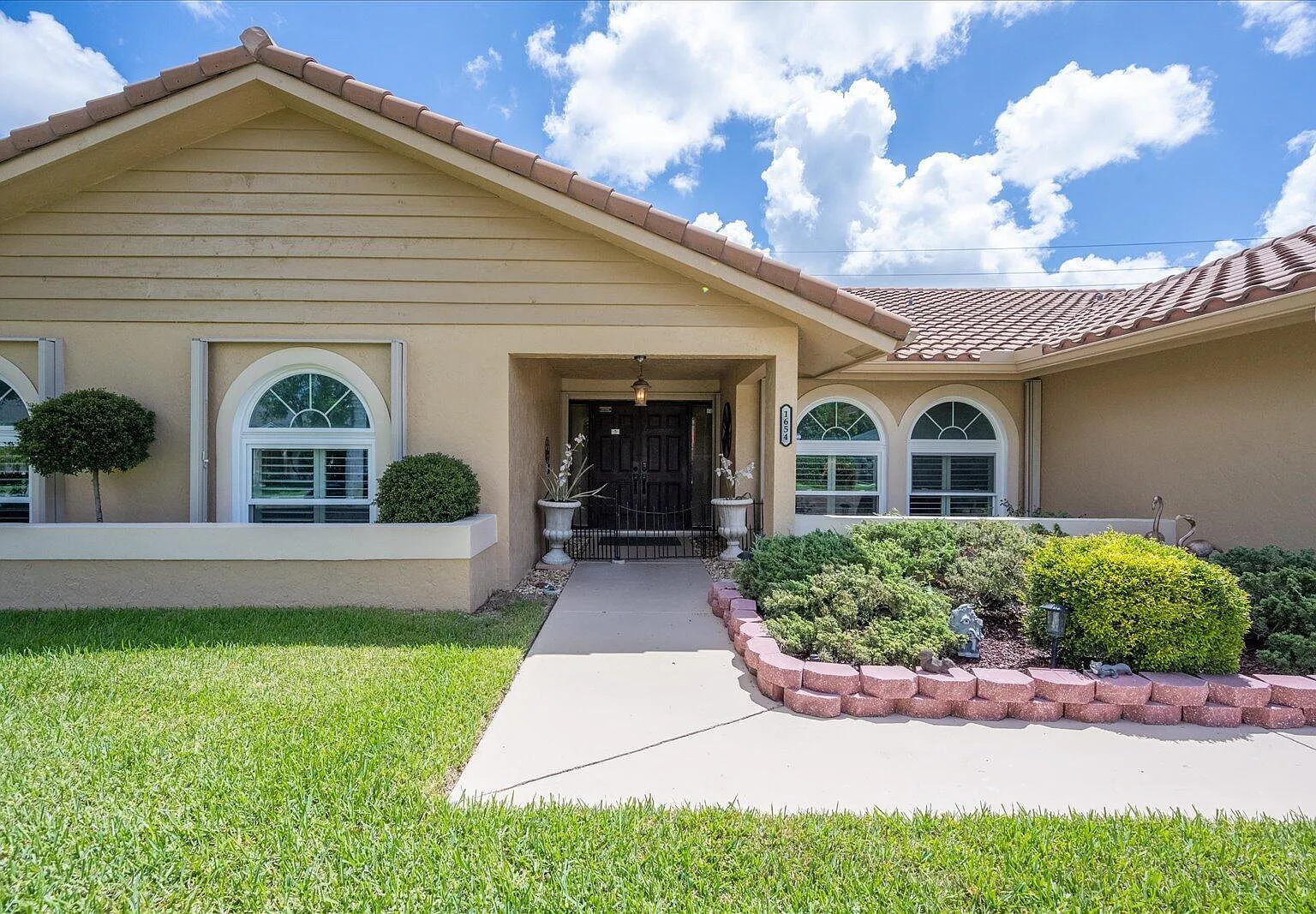 4 bed, 2.5 bath, 2539 sqft, $6,900 — Photo 3