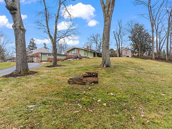 3rd image of 7609 Woodridge Cir