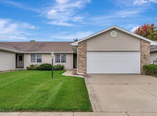 904 Waters Edge Rd, Champaign, IL 61822