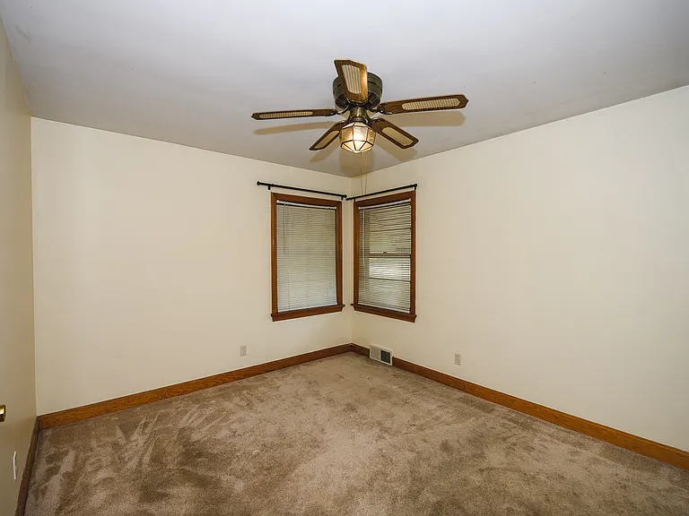 2709 Goldsmith Ln — Photo 15