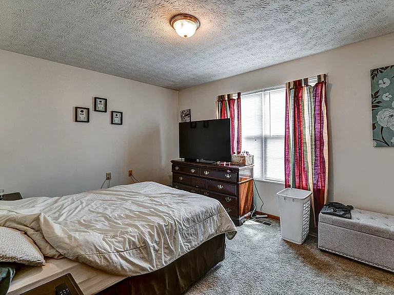 East Newark Homes — Photo 9