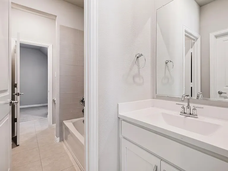 608 Artesian Dr — Photo 6