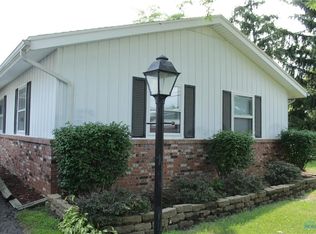 855 Standish Dr, Bowling Green, OH 43402
