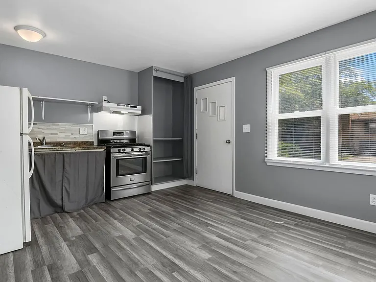 1301 Whittier Ave — Photo 9
