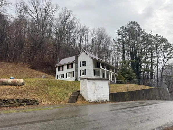 6725 Miller Creek Rd, Swords Creek, VA 24649