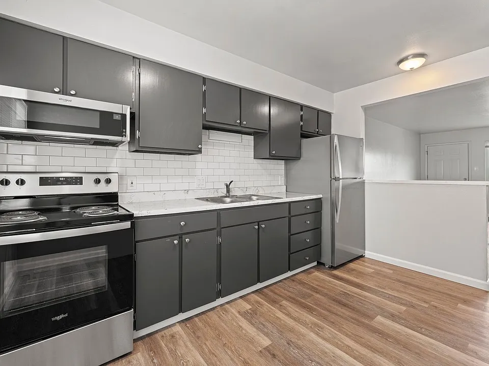 405 Grand Canyon Blvd
