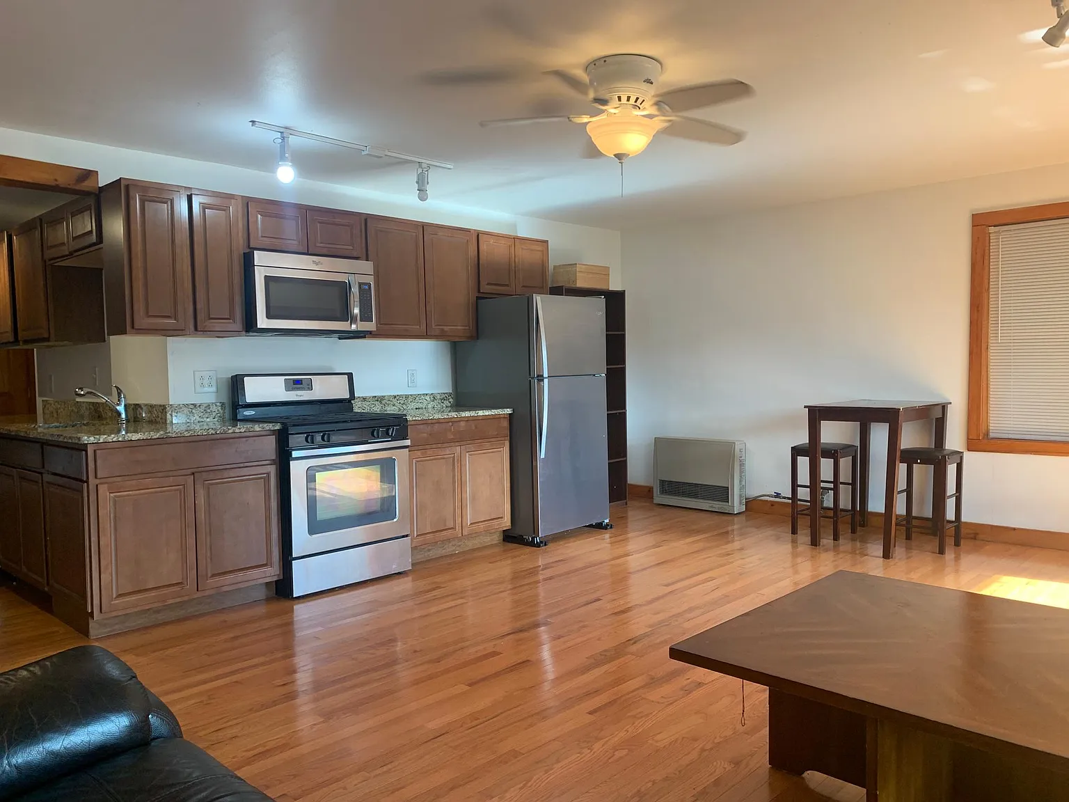 2 bed, 1320 sqft, $1,690 — Photo 2