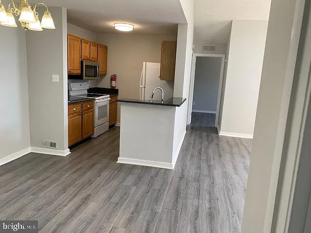 805 Augusta Cir — Photo 6
