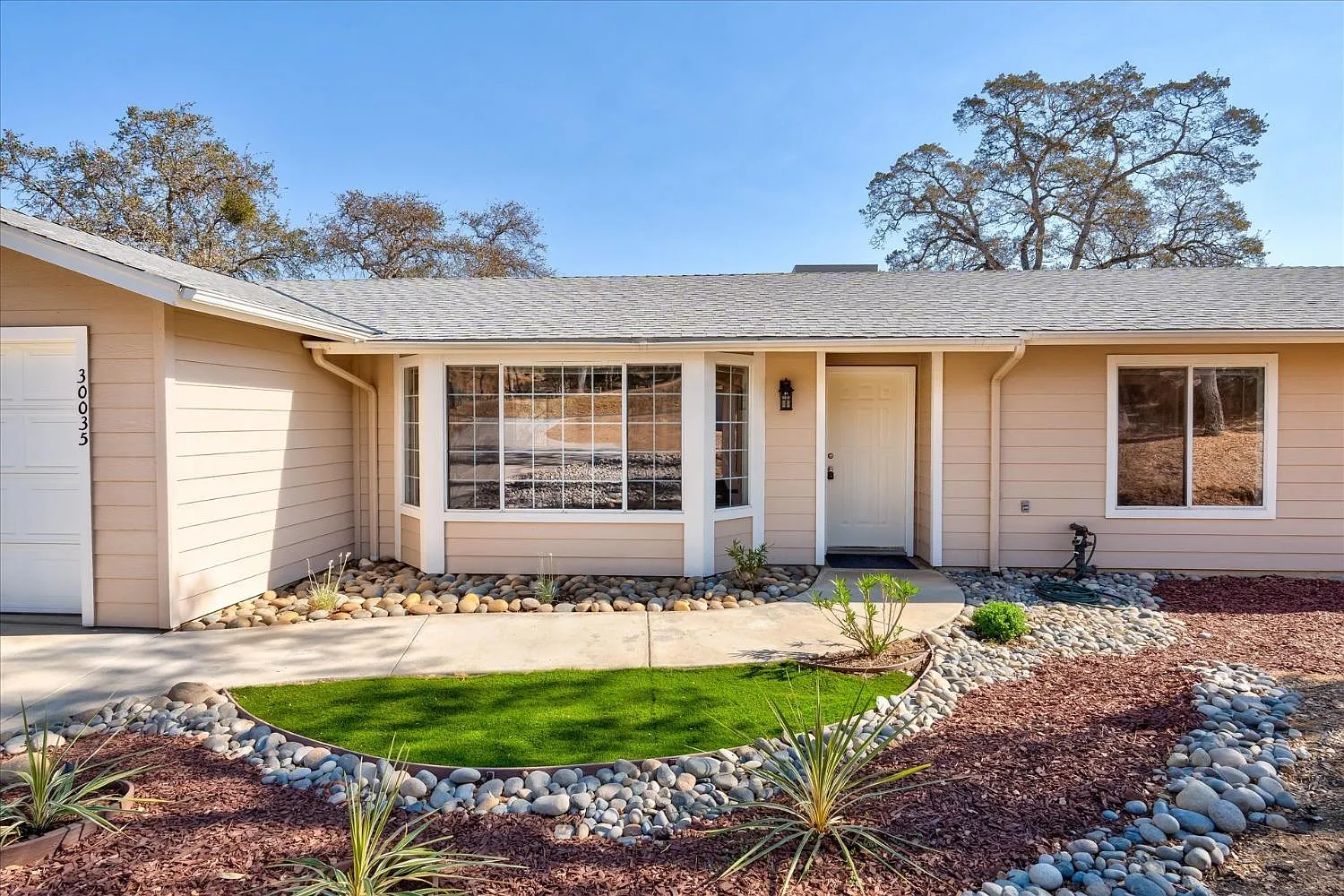 30035 Horseshoe Dr photo 1