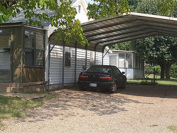 2nd image of 611 SW 47th St