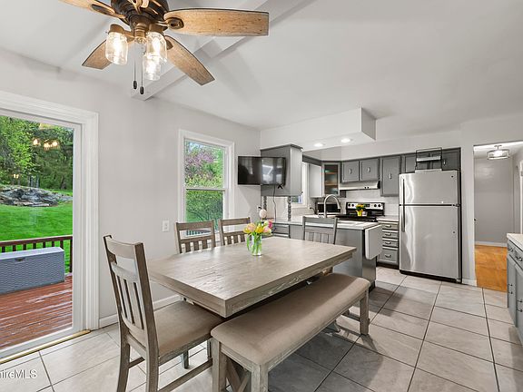 4th image of 161 Fort Hill Ave