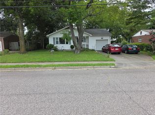 715 Essex Park Dr, Hampton, VA 23669