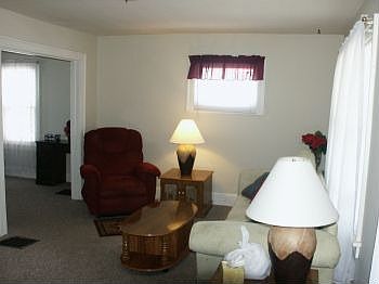2nd image of 1562 Thomas Ave