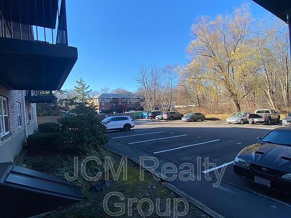 4th image of 55 Elmwood Park U5/1st Floor U6