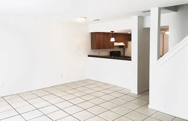 402 Lynnwood Ln #A105 — Photo 3