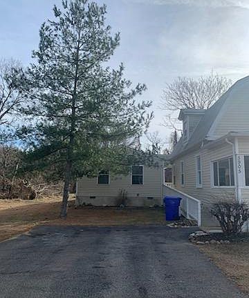 Ramp leads to guest house front door. Ample parking in driveway.