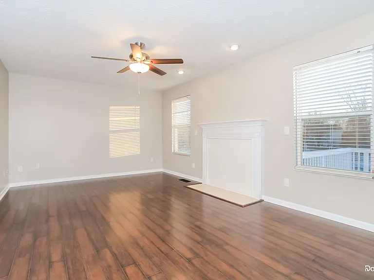 3047 James Pl — Photo 4