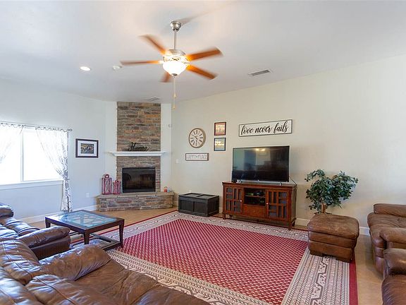 4th image of 1303 Sorrento Dr
