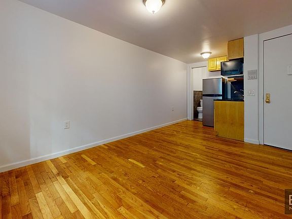 5th image of 149 1st Ave APT 5R