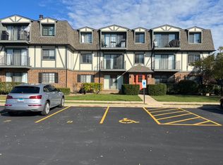 104 Steeple Dr APT C, Buffalo Grove, IL 60089