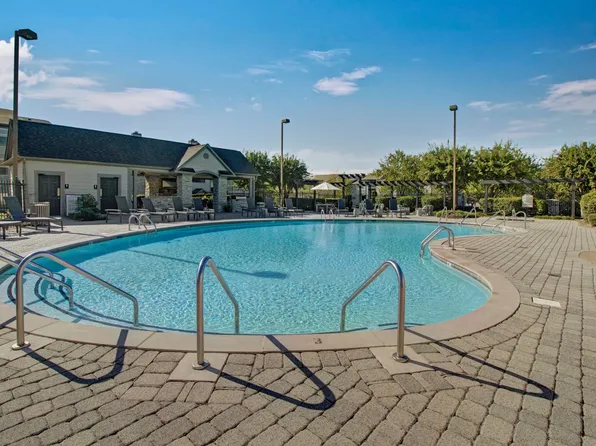 Stoneridge Farms at the Hunt Club Apartments