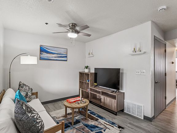 4th image of 30 Lincoln Ave #10