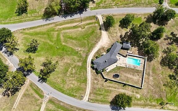 2nd image of 40 Willmoore Dr