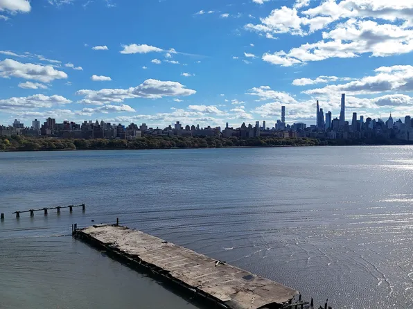 302 The Promenade image 34 of 48