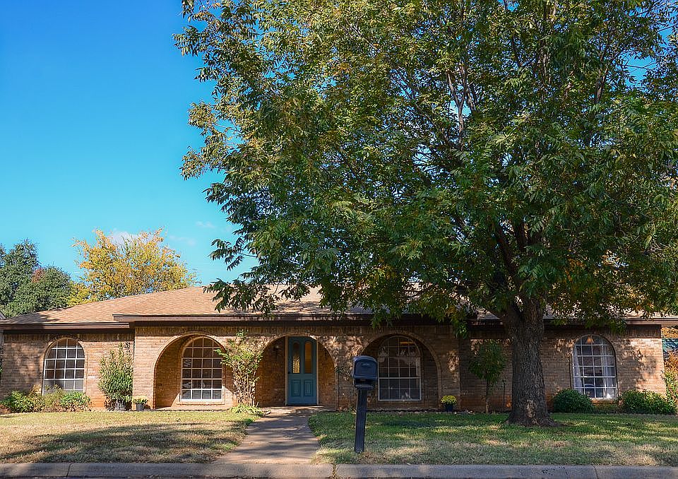 1st image of 428 W Louella Dr