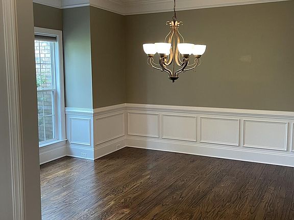 4th image of 1435 Knob Hill Cir