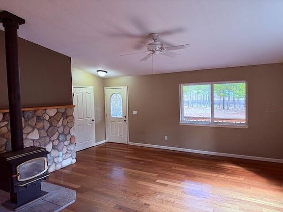 4th image of 11940 Cedarwood Dr