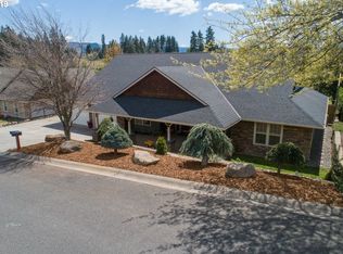 3425 Broken Tee Dr, Hood River, OR 97031