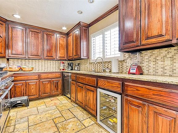 4th image of 113 S Creekdale Dr