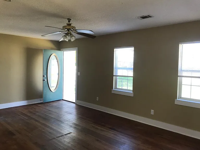 109 Highland Ave — Photo 7
