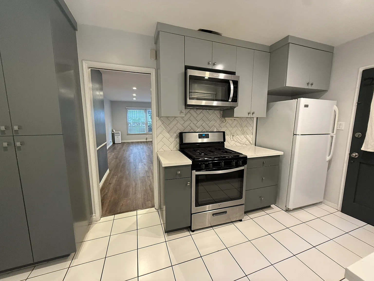 2 bed, 1.5 bath, 750 sqft, $2,995 — Photo 3