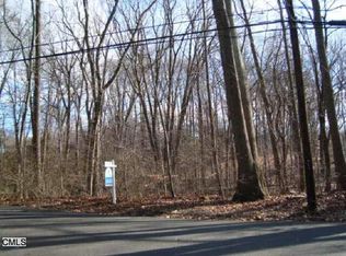 W Mischa Rd, Trumbull, CT 06611