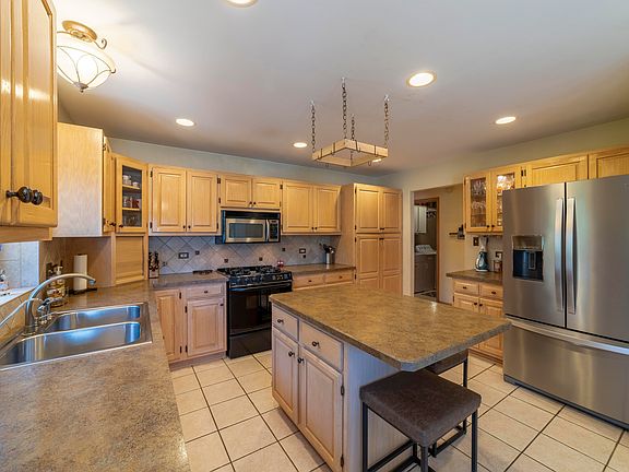 4th image of 8479 Christopher Dr