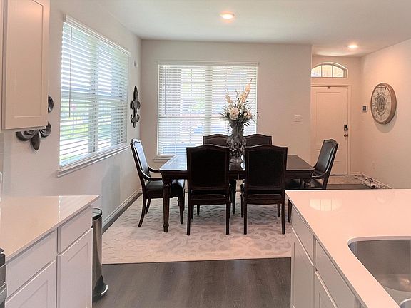 3rd image of 2809 Hancock Ln