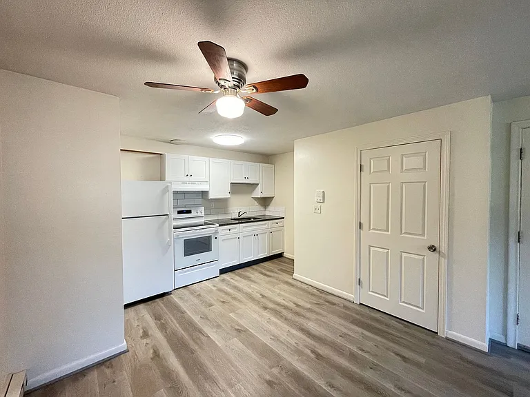 181 Loudon Rd #203 — Photo 2
