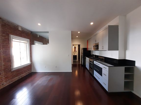 4th image of 1234 N Formosa Ave #10