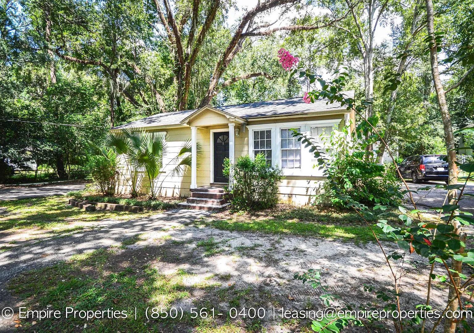 111 Columbia Dr — Photo 2