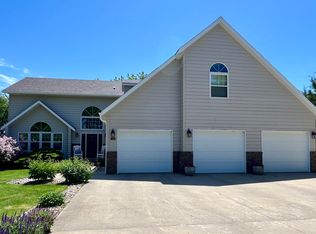 1805 Sunrise Dr, Pierre, SD 57501