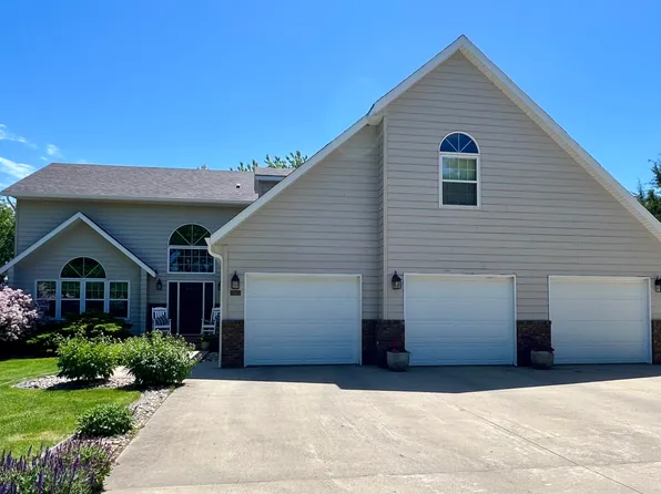 1805 Sunrise Dr, Pierre, SD 57501