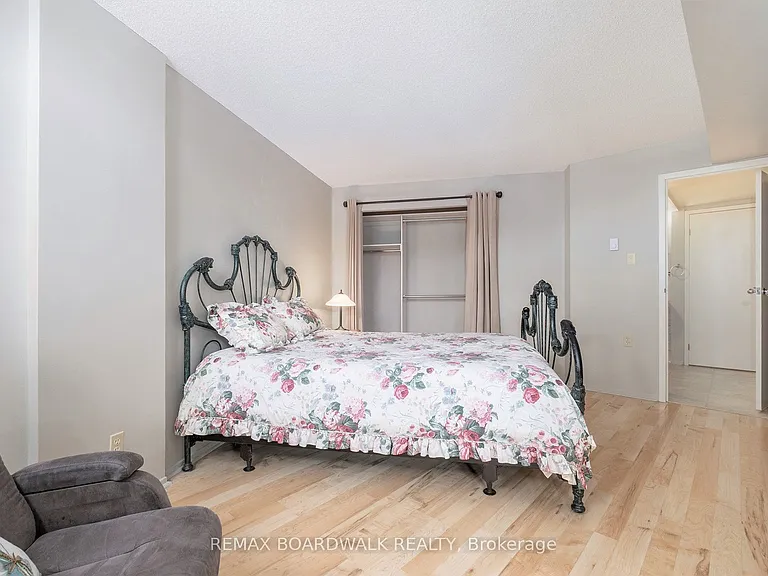 1025 Grenon Ave #210 — Photo 19