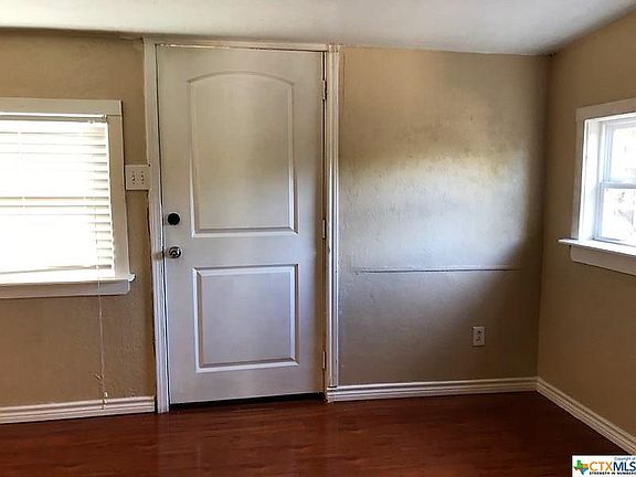 5th image of 1101 E Avenue A