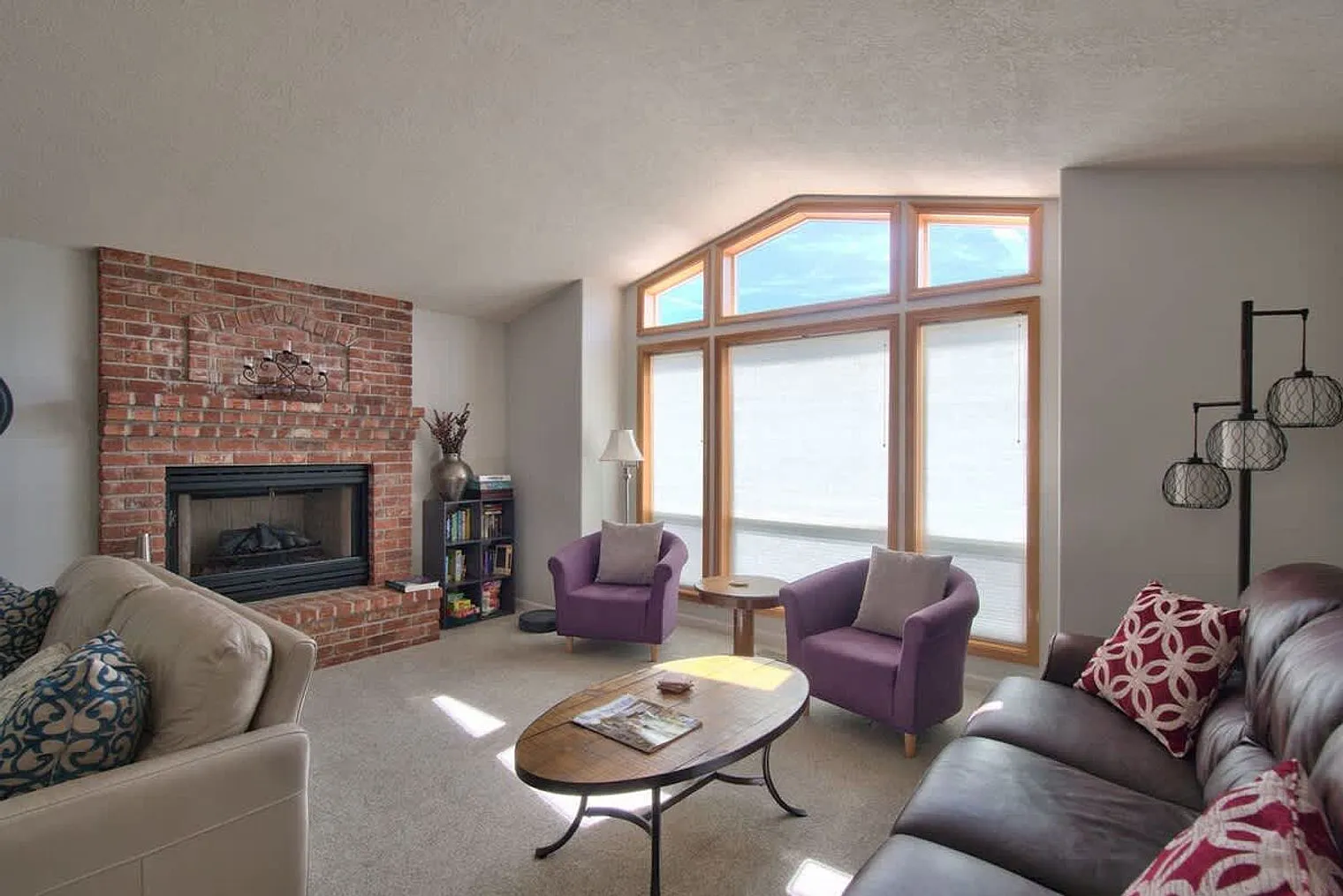 2 bed, 2.0 bath, 1560 sqft, $7,464 — Photo 2
