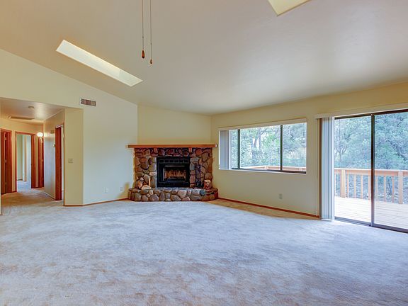 Living Room (2)_07192016